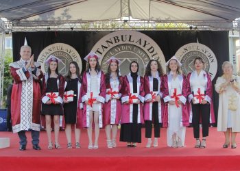 Mezuniyet merasimleri gençleri yeni hayatlarına uğurluyor