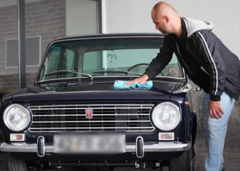 Terzilik yaparak biriktirdiği parayla satın aldı! Gözü üzere baktığı otomobilini satışa çıkardı