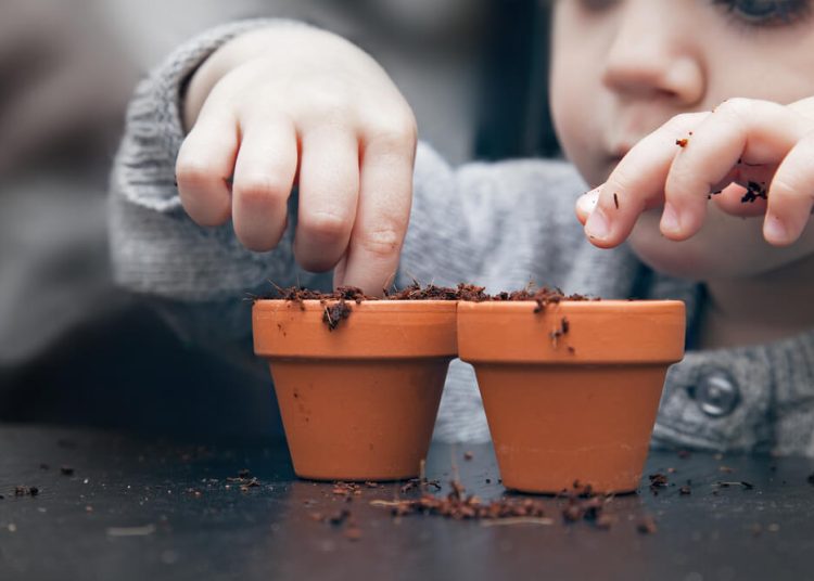 Yaz tatilinde konutta sıkılan çocuklar ve ebeveynleri için eğlenceli aktiviteler