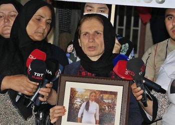 Diyarbakır’daki evlat nöbetine 4 aile daha katıldı! ‘Kızımı istiyorum’