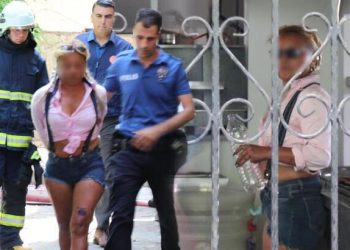 Elinde bıçakla dehşet saçan bayan boş oteli yakmakla tehdit etti!