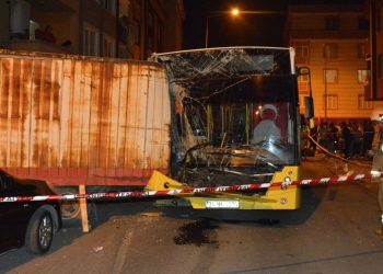 Eyüpsultan’da İETT otobüsü 17 araca çarptı, sürücüsü kaçtı