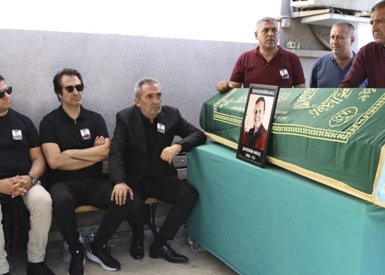 Halk ozanı Şahsenem Bacı için cenaze merasimi