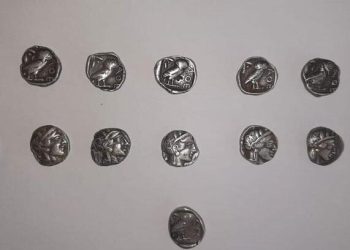 İzmir’de tarihi eser operasyonu: 210 adet sikke ele geçirildi