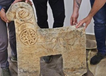 Kırmızı bültenle aranan tarihi mezar taşı bulundu