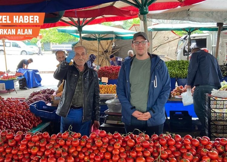 Pazarda bir gün: Karpuzu sende mi bölüşelim bende mi?