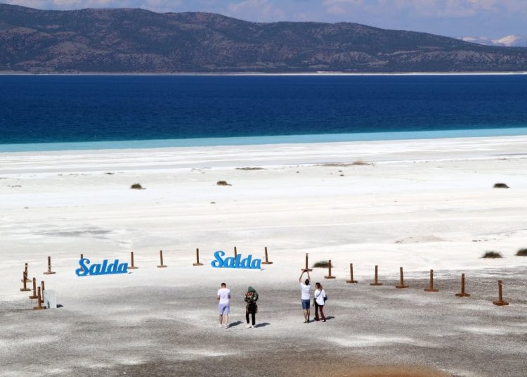 Salda Müdafaa Derneği: Göle girmek büsbütün yasaklansın