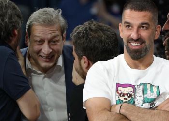 Son dakika: Arda Turan ve Burak Elmas birlikte izledi! Galatasaray’dan süper galibiyet