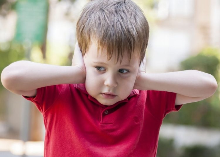 Çocuğunuzun özgüvenini sarsan zımnî tehlike