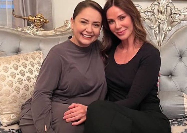 Demet Şener ‘Kızılcık Şerbeti’ setine gitti, oyuncu akrabası ile bir araya geldi