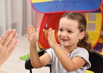 Siz konuşmayı seviyor sanırsınız ama aslında o otizmi haber veriyordur!