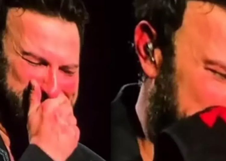 Annesini kaybeden Tarkan ilk konserinde zor anlar yaşadı