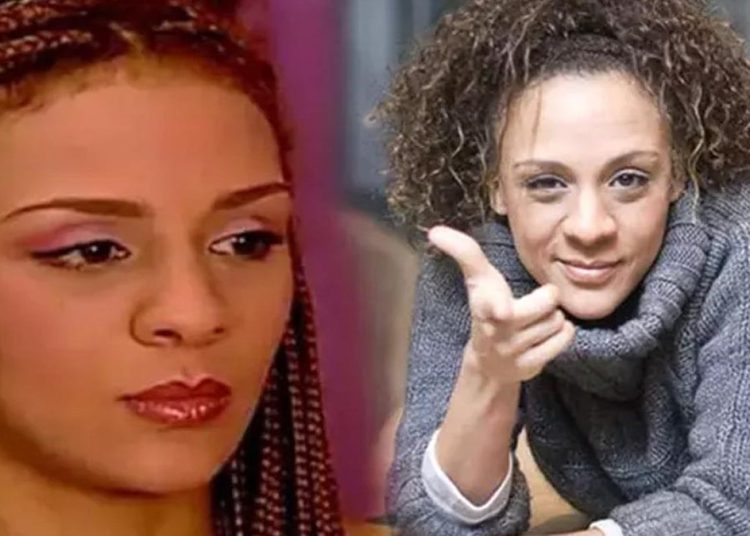 Defne Joy Foster 14 yıl sonra geri dönecek