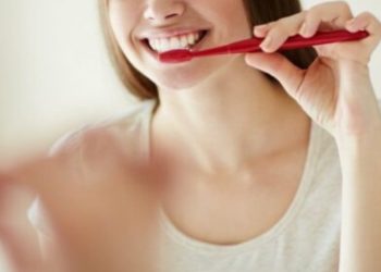 Dişlerinizi fırçalarken gördüğünüz kırmızılık, haftalarınızı mahvedebilir