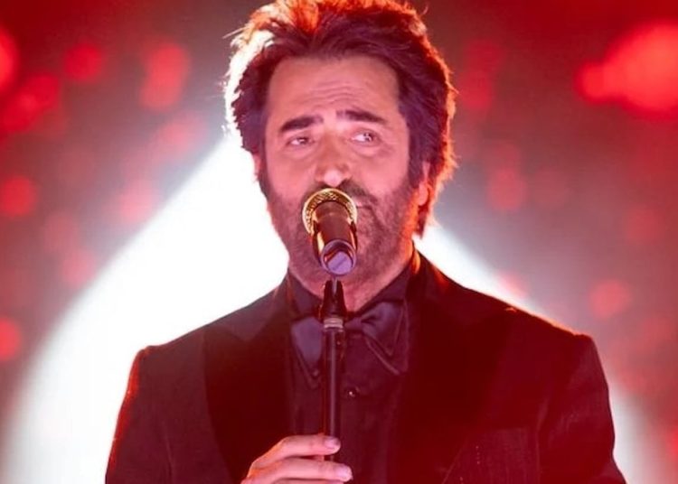 Zor günler geçiren Mahsun Kırmızgül soluğu hastanede aldı