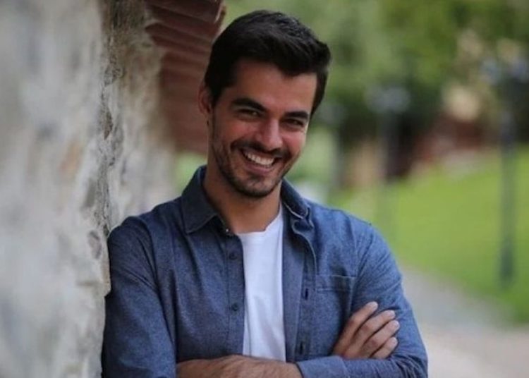 Kaza geçiren ünlü oyuncu Berk Atan’dan günler sonra ilk fotoğraf