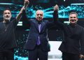 Sagopa Kajmer ve Ferhat Göçer Erdoğan’la el ele sahneye geldi