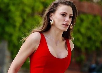 Serenay Sarıkaya geri döndü