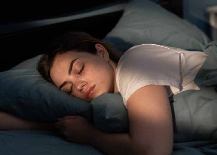 Bu biçimde uyumak körlük riskini artırıyor