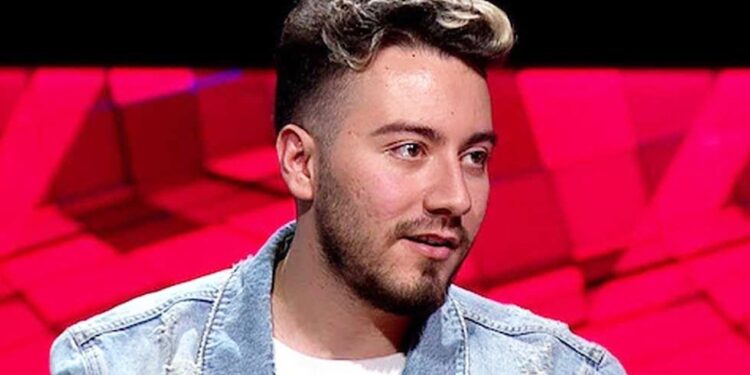 Hakkında yakalama kararı çıkarılan Enes Batur’dan birinci açıklama